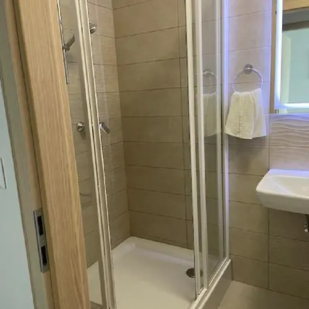 Sunshine Ezustpart Apartman 6/608 *